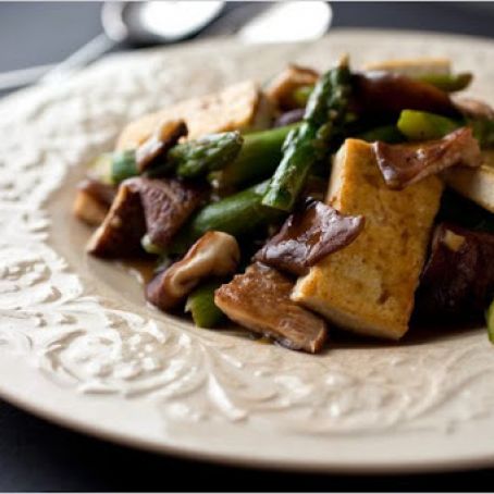 STIR FRIED SHIITAKE  w/TOFU & ASPARAGUS