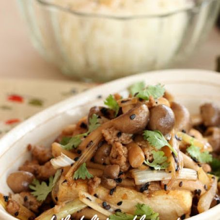 VEGGIE - Fried Tofu with Stir fry Shimeji mushroom