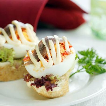 MONTADITO DE ANCHOA Y HUEVO