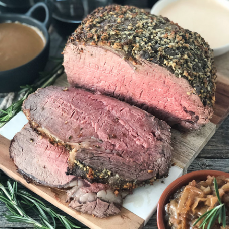Prime Rib Sliders with Caramelized Onions and Horseradish Cream