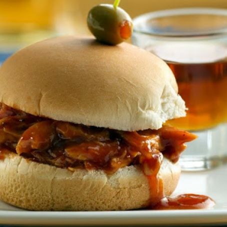 Whiskey and Beer BBQ Chicken Sliders