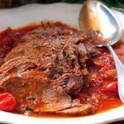 Grytstek på vild eller tam gris på italienskt vis