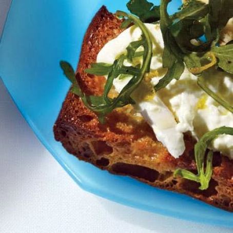 TOASTED BREAD w/BURRATA & ARUGULA