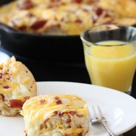 EASY CHEESY BACON BISCUIT PULL-APARTS