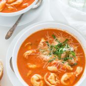 Slow Cooker Creamy Tomato Basil Tortellini Soup