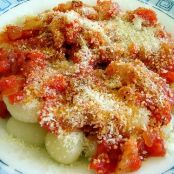 ÑOQUIS DE PAPA RELLENOS DE QUESO EN SALSA DE TOMATE