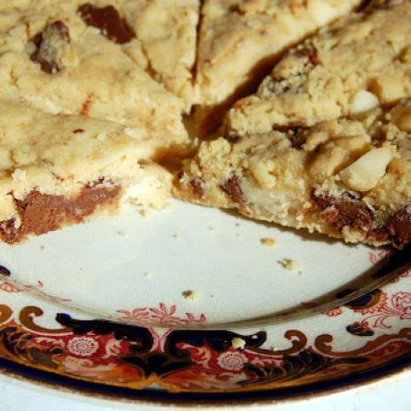 Macadamia Nut Chocolate Chunk Shortbread