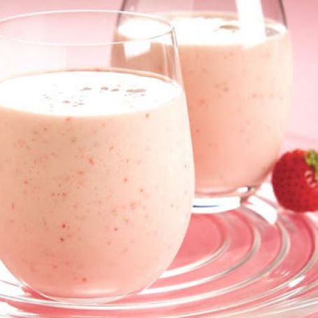 Low-Fat Strawberry-Banana Yogurt Smoothie