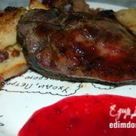 Утка под клюквенно-имбирным соусом