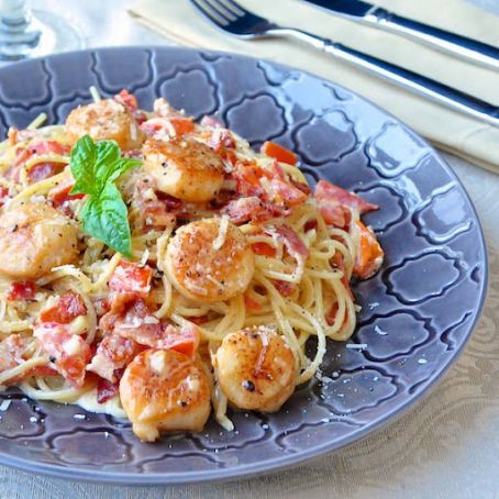 Creamy Garlic Scallop Spaghetti with Bacon