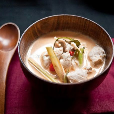 Thai Creamy Chicken Soup Recipe (Tom Kha Gai)