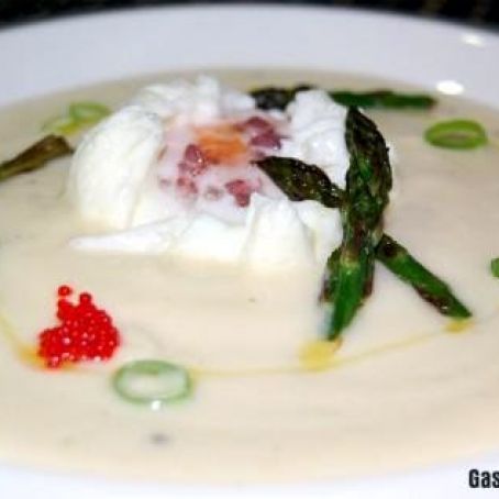 CREMA DE COLIFLOR Y HUEVO POCHÉ