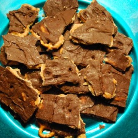 Salted Caramel and Chocolate Pretzel Bark