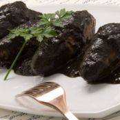 CALAMARES EN SU TINTA RELLENOS DE ANGULAS