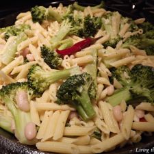 Broccoli with Chili Peppers, Cannellini Beans and Macaroni