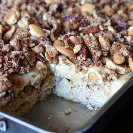 Praline Crunch Apple Cake