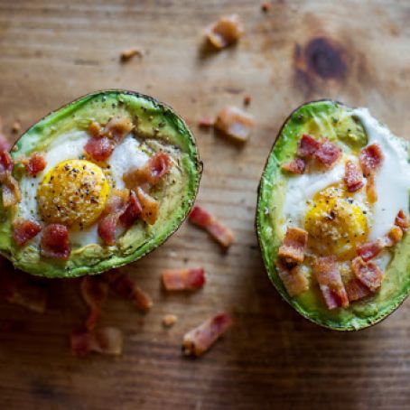 Baked Stuffed Avocados with Bacon & Egg