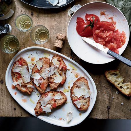 Pan con Tomate with Garrotxa Cheese