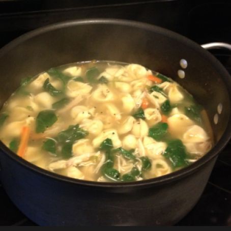 Chicken Spinach and Tortellini Soup