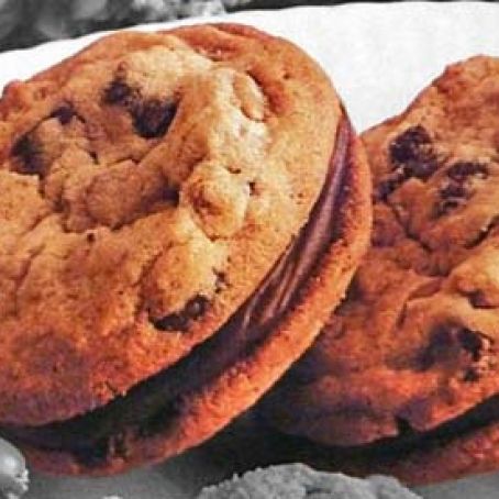 Fudge-Filled Chocolate Chip Sandwich Cookies