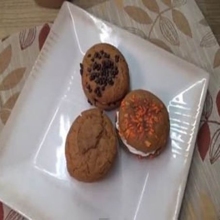 PUMPKIN WHOOPIE PIES