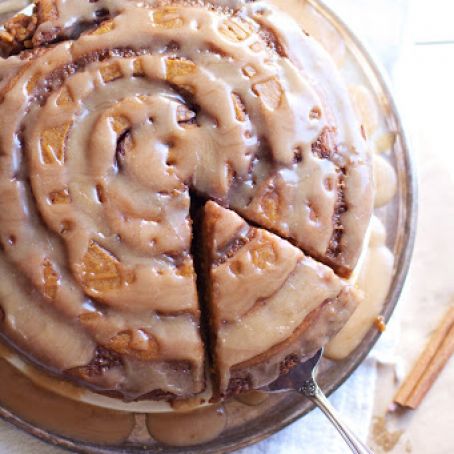 Pumpkin Cinnamon Roll Cake