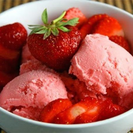Fresh Strawberry Frozen Yogurt