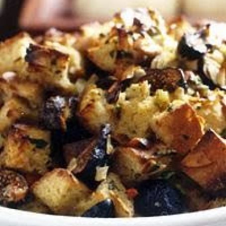 Fig-and-Almond Bread Stuffing with Fennel