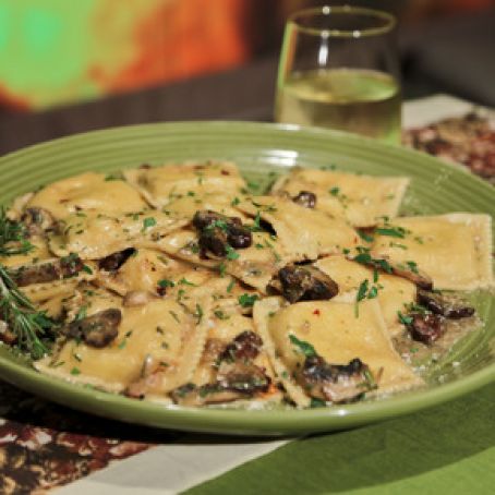 Cheese Ravioli with Garlic, Mushroom and Rosemary Sauce