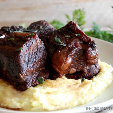 BRAISED SHORT RIBS WITH CARAMELIZED HORSERADISH POTATO PUREE