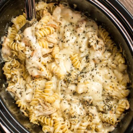 Slow Cooker Pesto Chicken Pasta