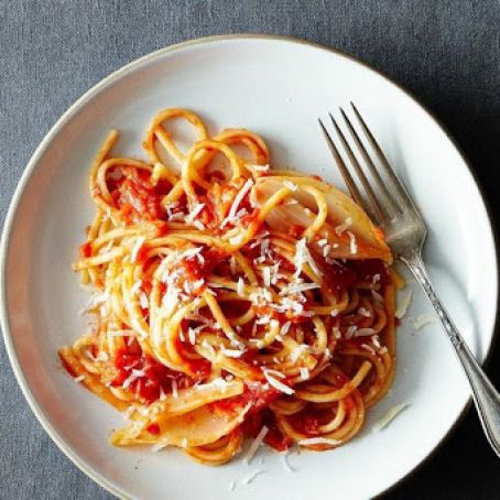 Marcella Hazan's Tomato Sauce with Onion and Butter