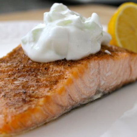 Broiled Salmon with spices and yogurt sauce