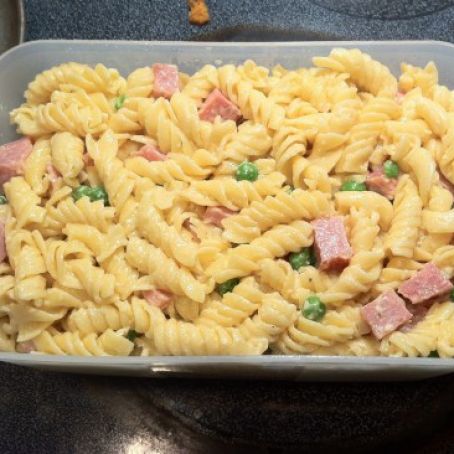 Ruby Tuesday's Ham and Pea Pasta Salad