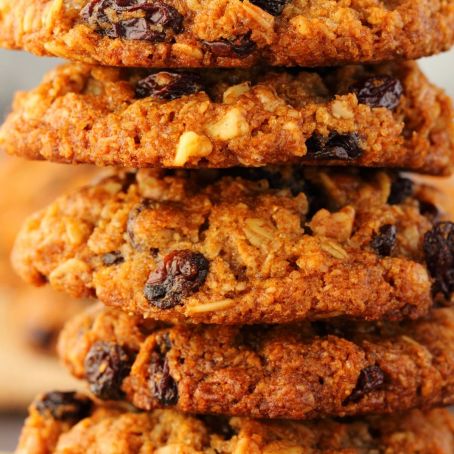 VEGAN OATMEAL RAISIN COOKIES