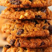 VEGAN OATMEAL RAISIN COOKIES