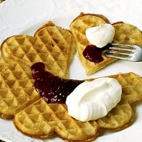 Våfflor med sylt och grädde