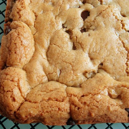 Thick and Chewy Chocolate Chip Bars