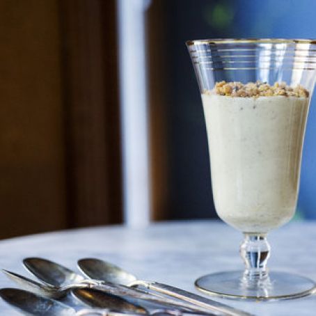 Creamy Banana Pudding With Pistachio Crumble