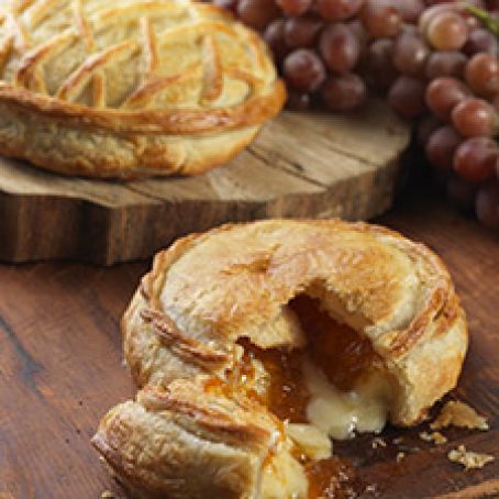 baked brie with apricot jam