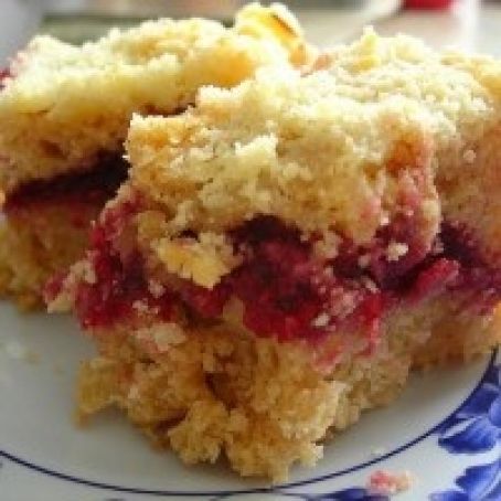 Oven Baked Raspberry Crumble Cake