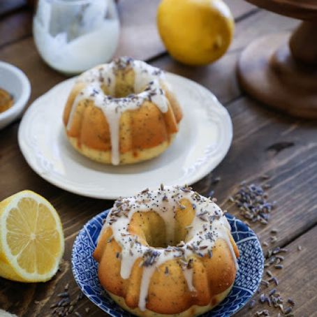 Grain-Free Lemon Poppy Seed Mini Bundt Cakes (Paleo)