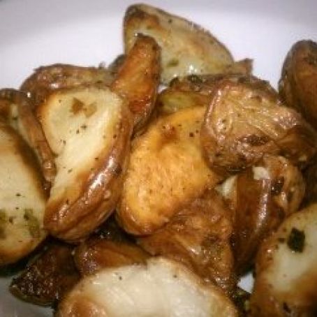 Easy Garlic Roasted Potatoes