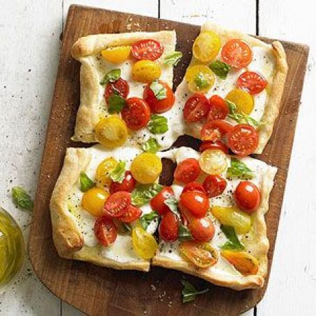 Tomato, Basil & Mozzarella Mini Pizza