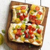 Tomato, Basil & Mozzarella Mini Pizza