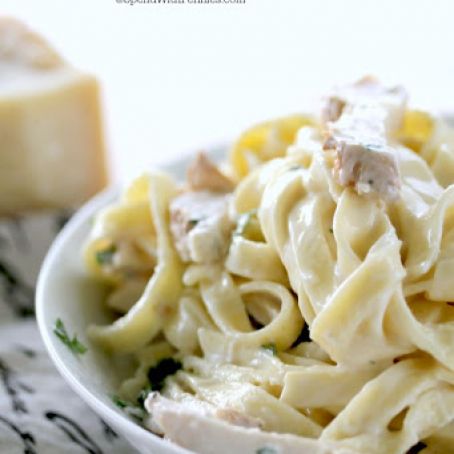 Skinny Chicken Fettuccine Alfredo