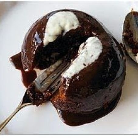 Broken heart chocolate puddings with mocha sauce
