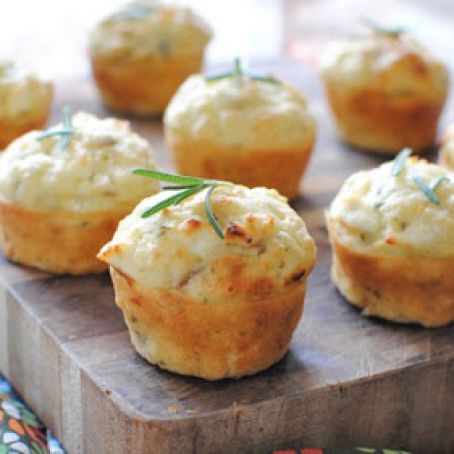 Muffins Cheese, Red Onion and Rosemary