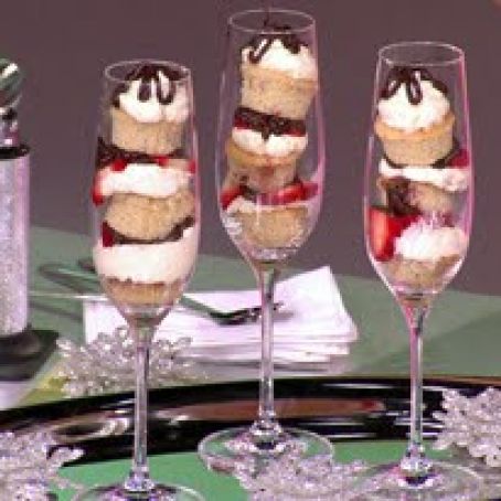 Strawberry Champagne Mini Cupcake Glasses