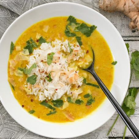Golden Coconut Lentil Soup (600 calories)